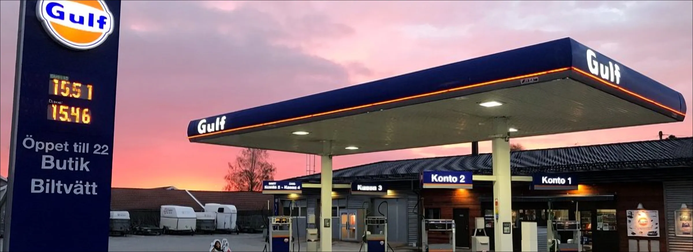 Gulf Grästorp servicestation i skymning